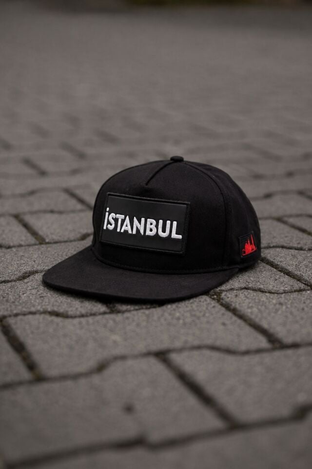 Değiştirilebilir Şehir Nakış Patchli Siyah Hiphop Snapback Şapka – Düz Siperlikli Urban Beyzbol Şapkası